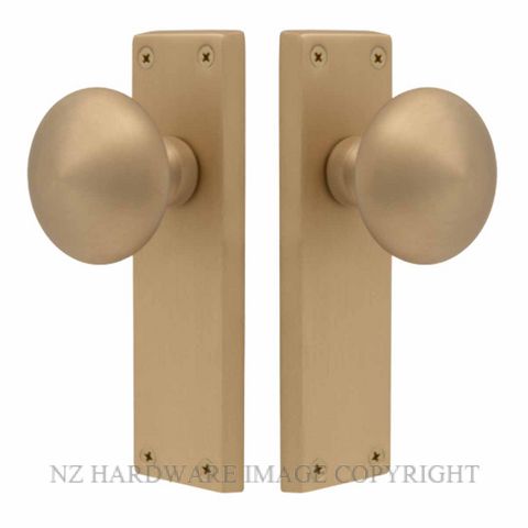 WINDSOR 3002-3016 VICTORIAN KNOB ON PLATE MATT SATIN BRASS
