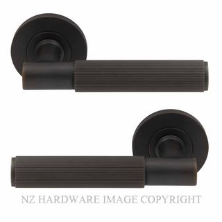 WINDSOR 8482-DRB NIDO VERGE LINEAR KNURL ROUND ROSE LATCH DARK ROMAN BRASS