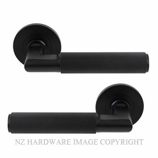WINDSOR 8492 BLK NIDO LUMINA LINEAR KNURL PASSAGE SET MATT BLACK