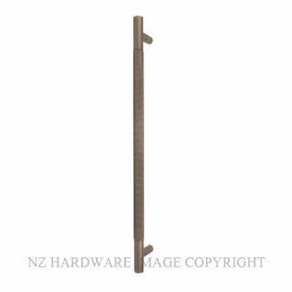 WINDSOR 8353-FF-RB DIAMOND KNURL PULL HANDLE (FF) 450MM ROMAN BRASS