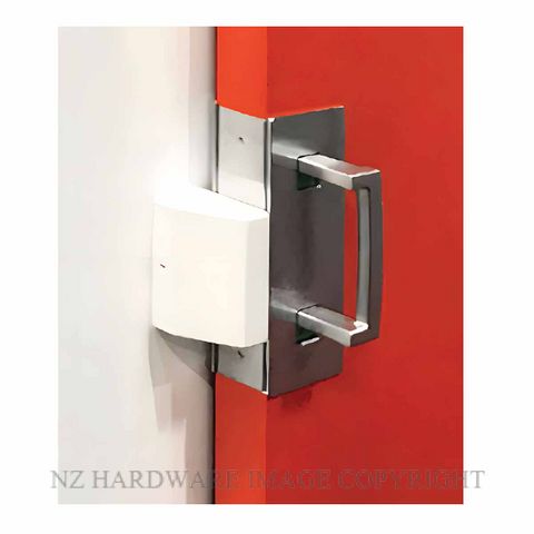 CAVITY SLIDERS CL400W0500 BARN DOOR STRIKE PAINT PRIMED WHITE