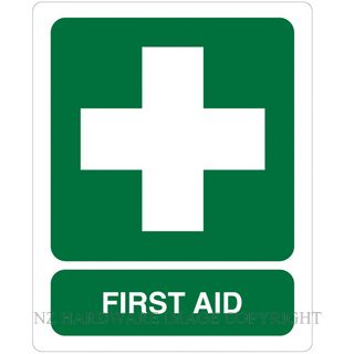 MARKIT GRAPHICS PVCI909 FIRST AID 240X300MM WHITE ON GREEN