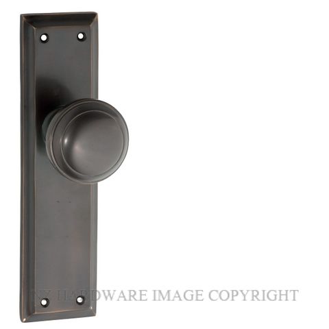 TRADCO MILTON 0724-0726 KNOB ON PLATE ANTIQUE BRASS