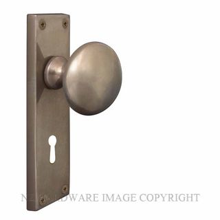 WINDSOR 3002L NB VICTORIAN KNOB LOCK NATURAL BRONZE