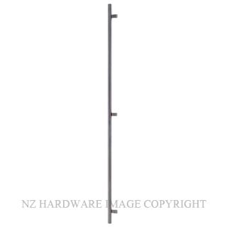 WINDSOR 7144-FF SS 32MM ROUND OFFSET PULL 1800MM STAINLESS STEEL