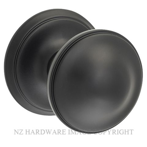 TRADCO 9679 BLK CENTRE DOOR KNOB MATT BLACK