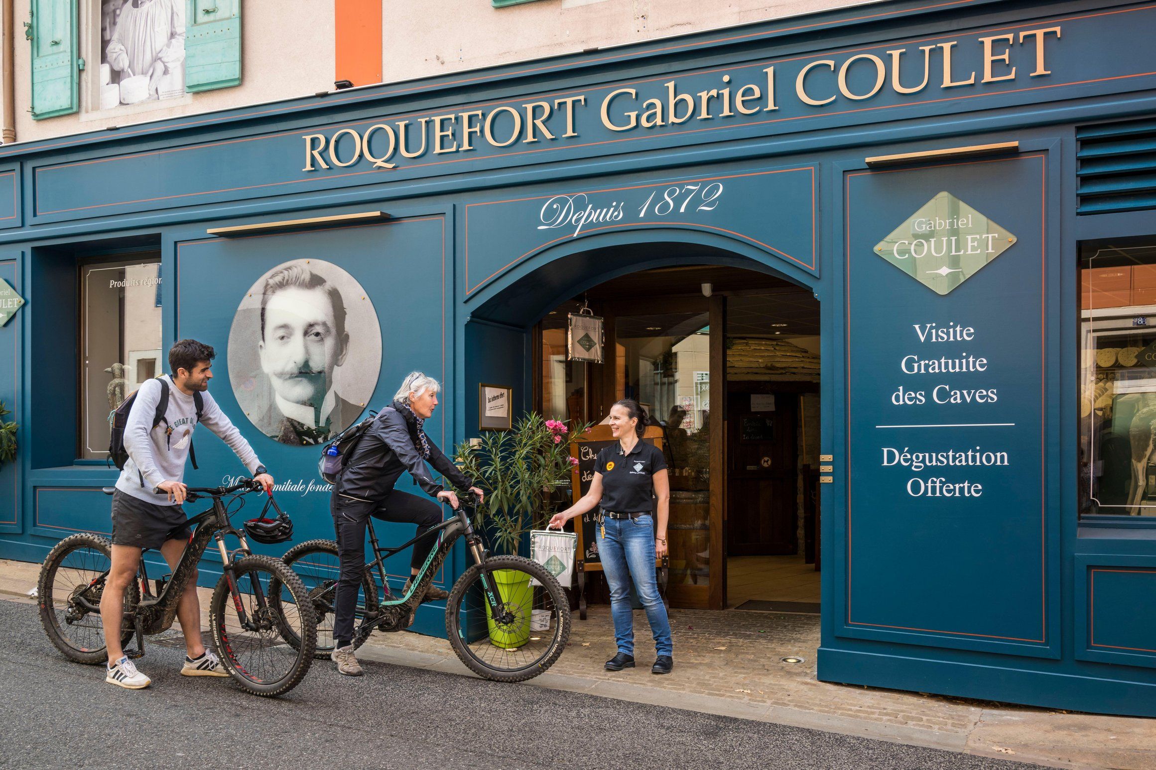 <h2>100 Years <br> of <br> AOP Roquefort</h2>