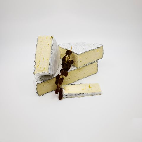 SIX FARMS ASH BRIE 1KG