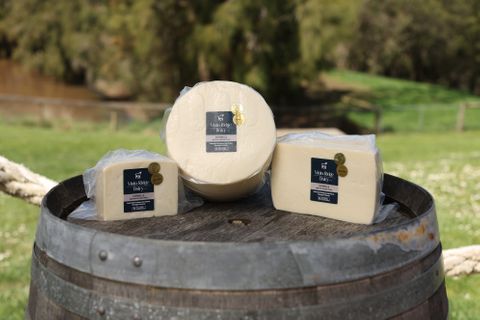 MAIN RIDGE FARMHOUSE CAPRINELLA