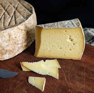 BRUNY ISLAND RAW MILK TOM