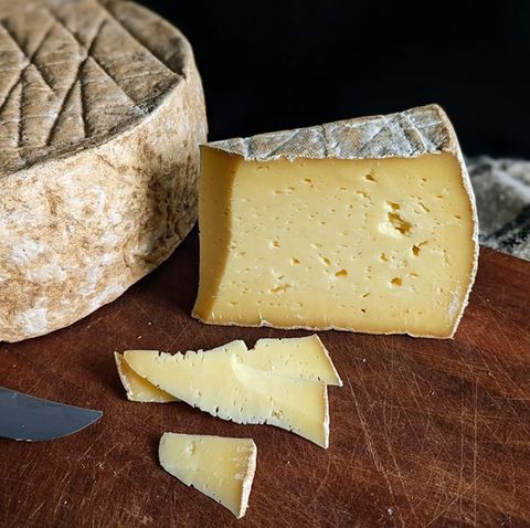 BRUNY ISLAND RAW MILK TOM