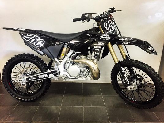 black yz250