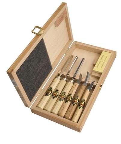 WOOD CARVING 7-PCE SET - Wooden Storage Box