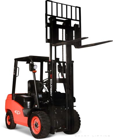 CPCD25T8-4800 // Diesel 2.5t yard forklift with Mitsubishi S4S engine and 4.8m triplex mast