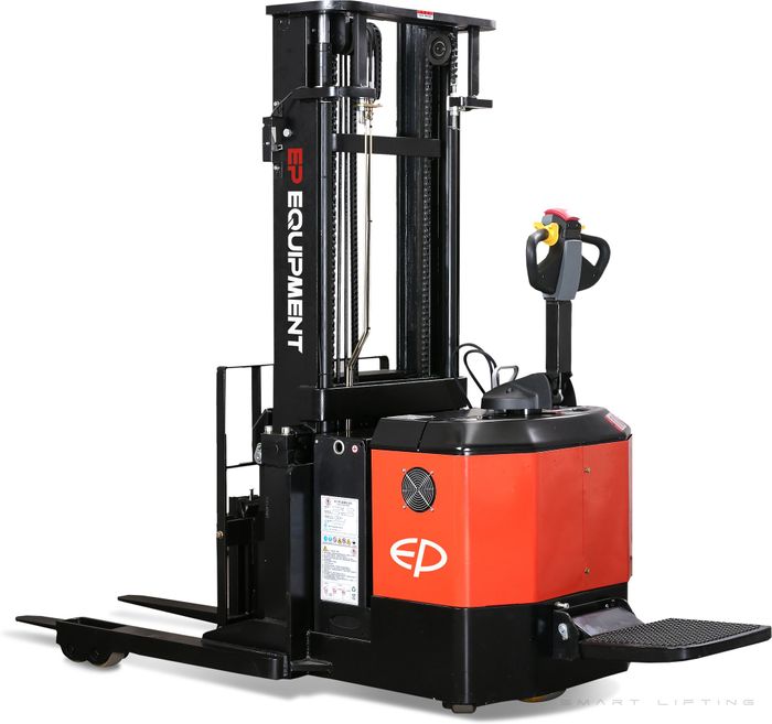 CQE15SL-6000 // PRO 1.5t pantograph reach stacker with 5.0kWh LFP battery and 6.0m triplex mast