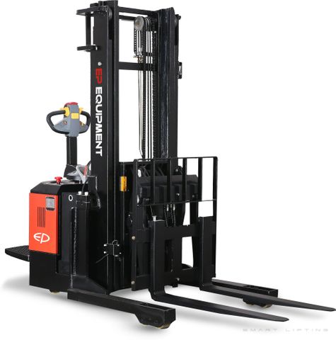 CQE15SL-6000 // PRO 1.5t pantograph reach stacker with 5.0kWh LFP battery and 6.0m triplex mast