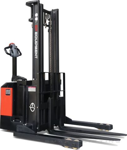 ES14-30WA-4800 // PRO 1.4t straddle stacker with 5.0kWh wet battery and 4.8m triplex mast