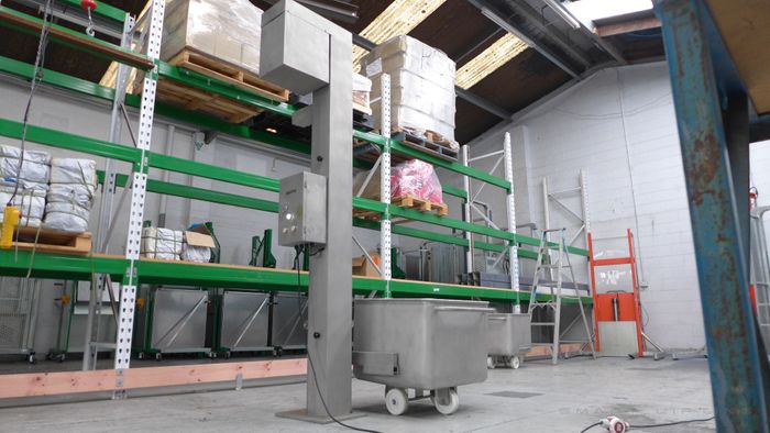 EO2500 // Eurover 1800-2500mm LH column lifter for DIN9797 Eurobins, 400V 3-ph mains
