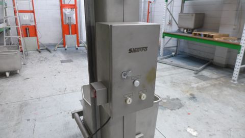 EO2500 // Eurover 1800-2500mm LH column lifter for DIN9797 Eurobins, 400V 3-ph mains