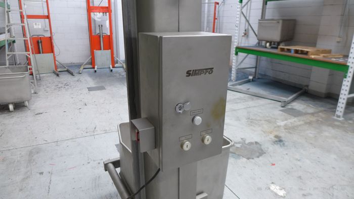 EO2500 // Eurover 1800-2500mm LH column lifter for DIN9797 Eurobins, 400V 3-ph mains