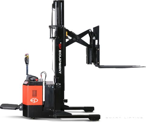 CQE15SL-4800 // PRO 1.5t pantograph reach stacker with 5.0kWh LFP battery and 4.8m triplex mast