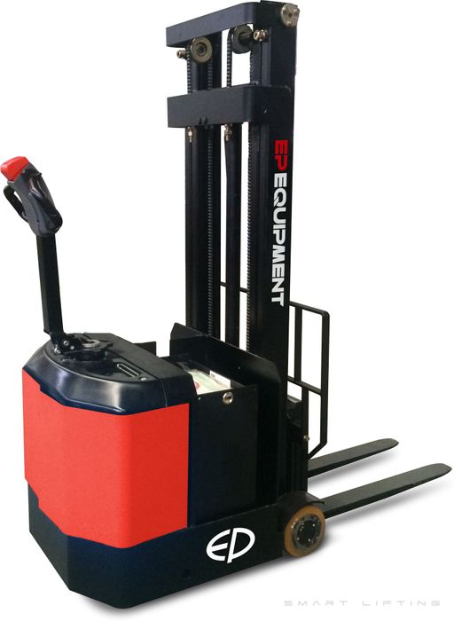 ES06-CA-2500 // PRO 0.6t counterbalance stacker with 4.0kWh wet battery and 2.5m duplex mast