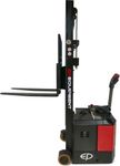 ES06-CA-2500 // PRO 0.6t counterbalance stacker with 4.0kWh wet battery and 2.5m duplex mast