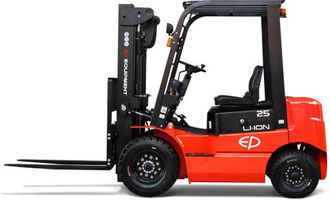 EFL252-4800 // BASE 2.5t yard forklift with 16.4kWh LFP battery and 4.8m triplex container mast