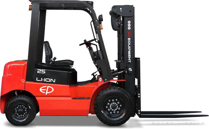 EFL252-4800 // BASE 2.5t yard forklift with 16.4kWh LFP battery and 4.8m triplex container mast