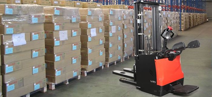 ES16-RS-3000 // PRO 1.6t ride-on Europallet stacker with 5kWh LFP battery and 3.0m duplex mast