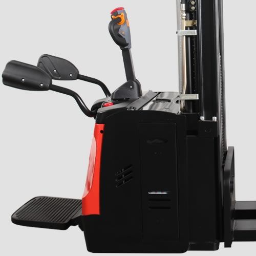 ES16-RS-3000 // PRO 1.6t ride-on Europallet stacker with 5kWh LFP battery and 3.0m duplex mast