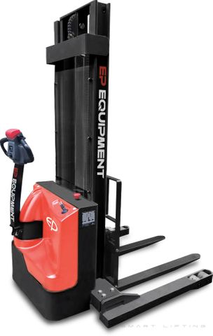 ES15-33DM-3000 // SME 1.5t straddle stacker with 3.0kWh GEL battery and 3.0m duplex mast
