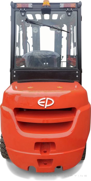 CPQD25T8-K25-4800 // 2.5t petrol/LPG yard forklift with Nissan K25 engine and 4.8m container mast