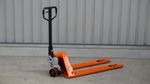 M25L // Quiktruk 2.5t CHEP 4-way pallet truck with sealed quiklift pump, fork size 540x1150x65mm