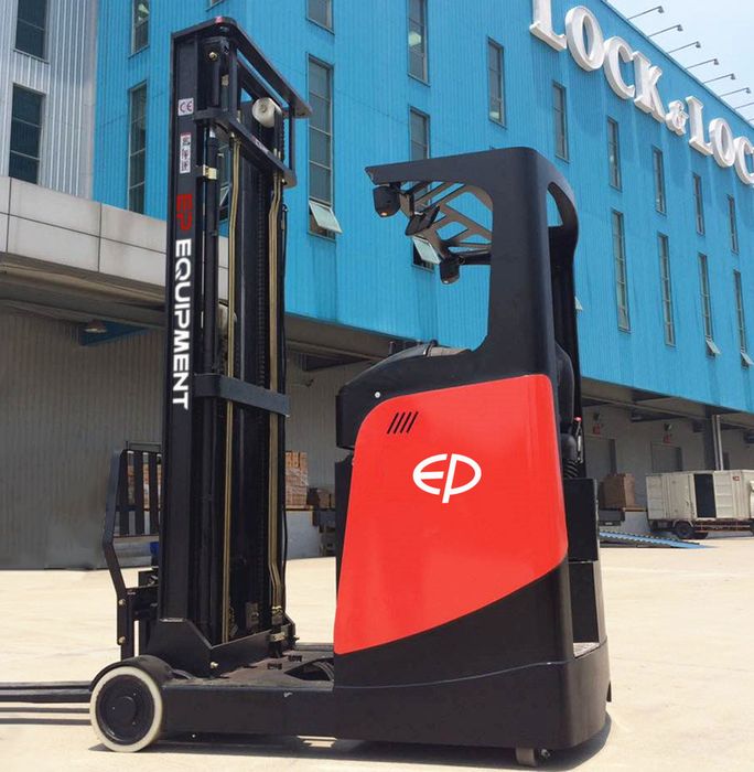CQD20RV2-5500 // PRO 2.0t seated reach truck with 24kWh wet battery and 5.5m triplex moving mast