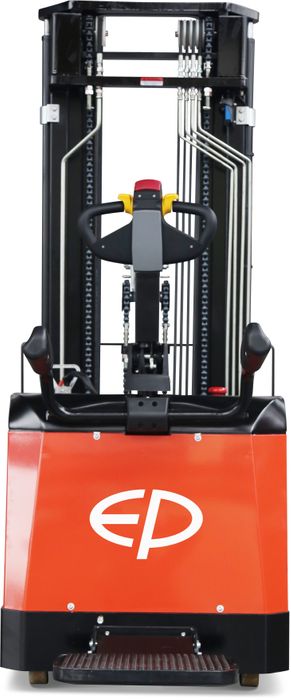 CQE15R-4000 // PRO 1.5t moving-mast reach stacker with 6.7kWh wet battery and 4.0m triplex mast