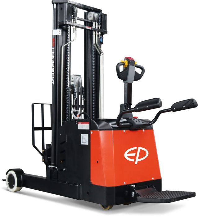 CQE15R-3000 // PRO 1.5t moving-mast reach stacker with 6.7kWh wet battery and 3.0m duplex mast