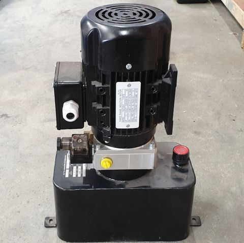 P/Pk, KS 3-ph 2-pole 1.1kW, 1.2cc, 4L steel tank (SIMPRO-52S-1 ≥DM1800)