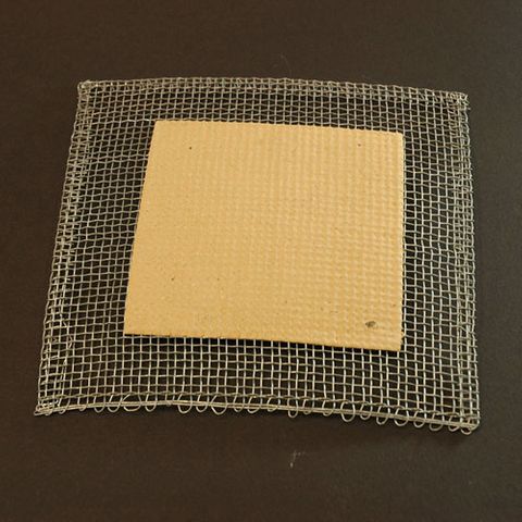 Wire gauze with ceramic centre 15x15cm