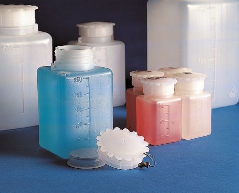 Bottle PE square 25ml WM w/cap graduated