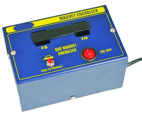 Magnetiser box for bar magnets