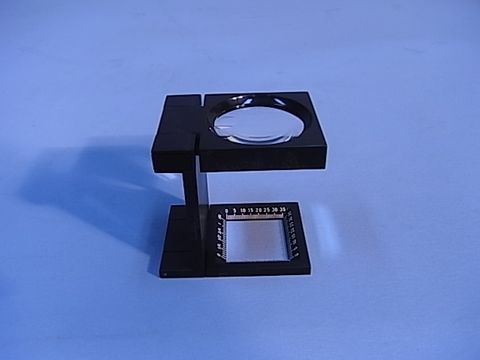 Magnifier folding on stand 4X/8X 50mm