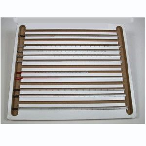 Tray wooden, holds 15 thermometers