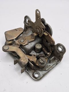 RR DOOR LOCK USED