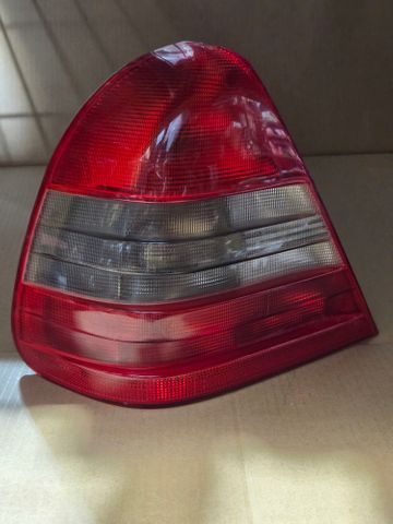 LH TAILAMP W202  USED