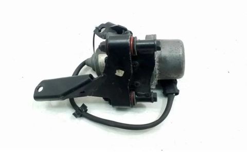 BRAKE BOOSTER VACUMN PUMP W202 C230K