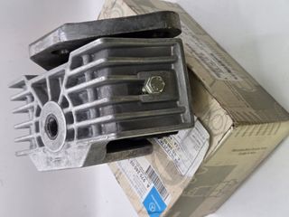 ENGINE MOUNT