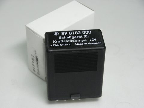 FUEL PUMP RELAY W124 M103 KAE
