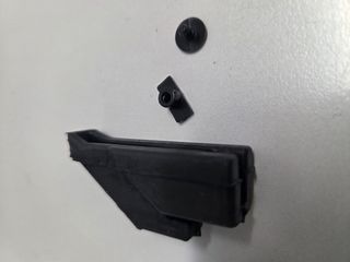 LF RF SEAL CAP RUBBER QUART W114 COUPE