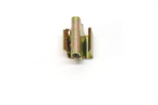 OUTER SEAL RAIL CLIP